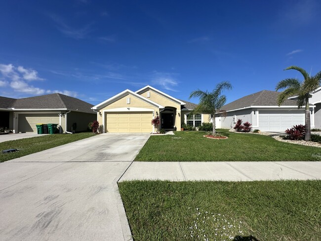 4 bedroom, 2 bathroom single family home c... - 4 bedroom, 2 bathroom single family home c...