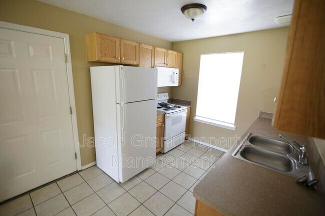 Photo - 523 Caribou St Unit B