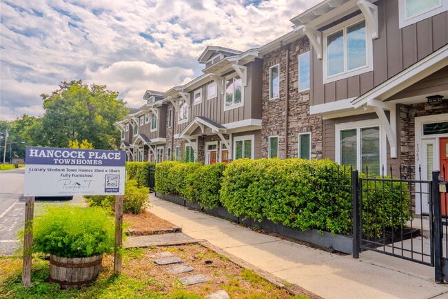 Building Photo - 3 bed/3 bath luxury townhouse walking distance to FSU campus. Available Fall 2026!