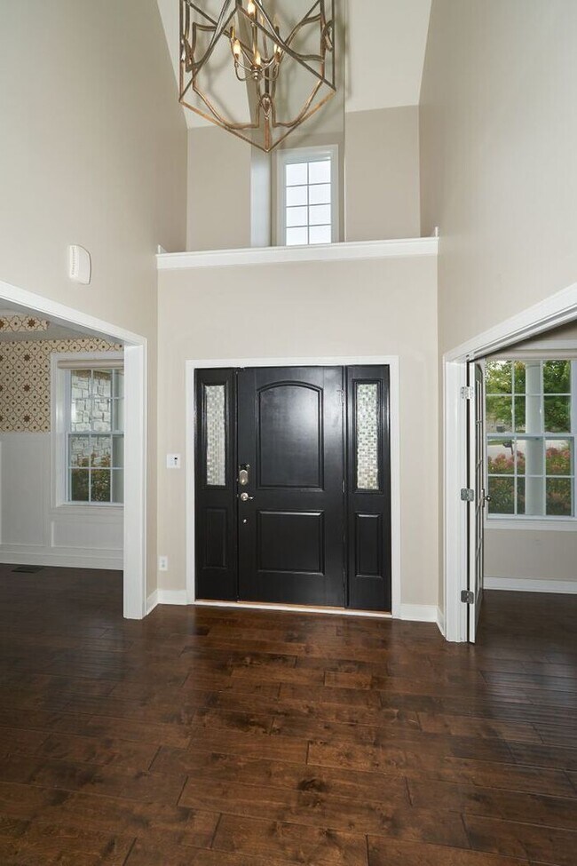 Beautiful 5 Bedroom With Finished Basement in Fishers