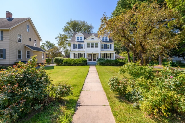 Building Photo - 1699 Boulevard Rental
