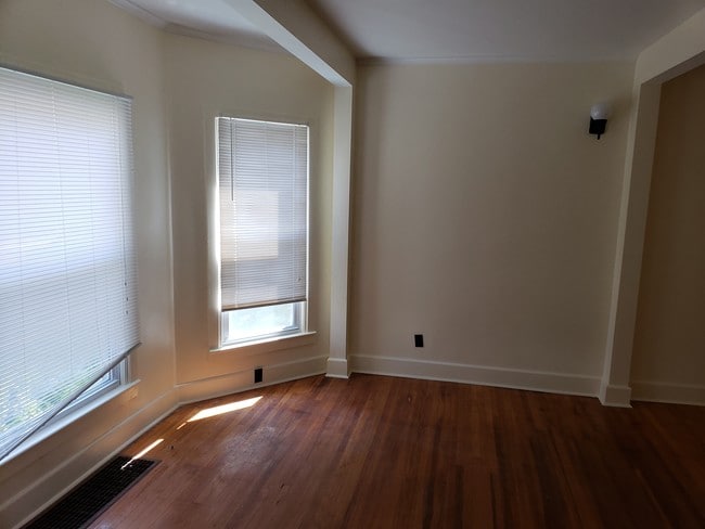 Livingroom - 11 Franklin St Unit 2