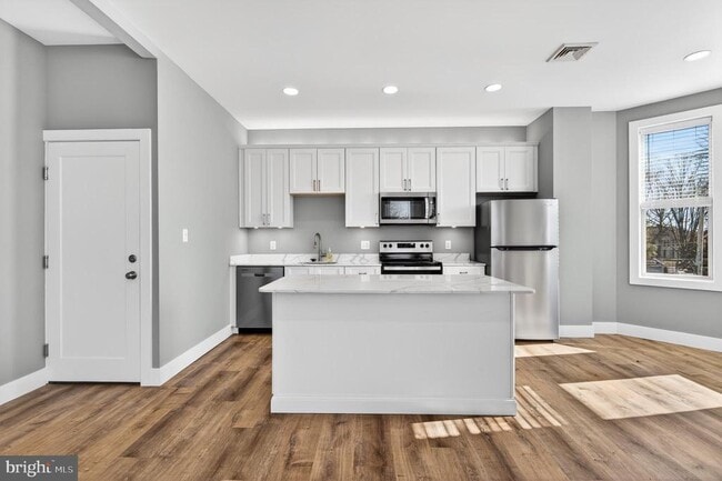 Photo - 329 S High St Unit 2