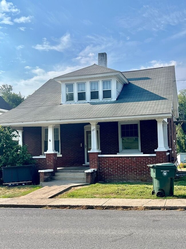 Photo - 387 E Howard St Unidad A