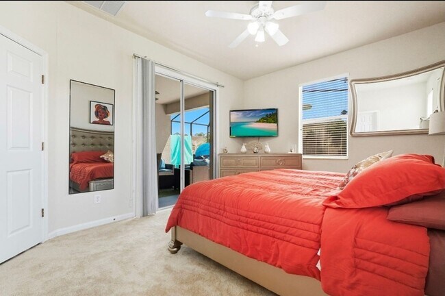 Photo - 4980 Castle St W