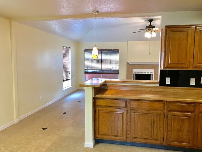 Photo - 2118 Endicott Ln