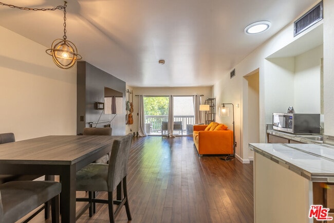 Photo - 5213 Raintree Cir