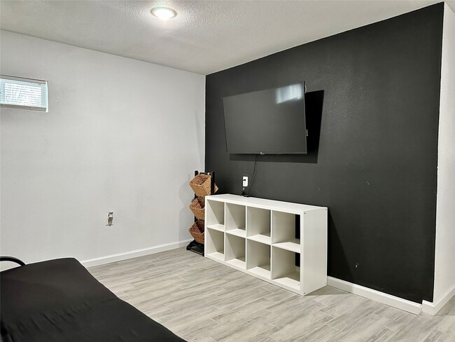 Photo - 4802 Elser St