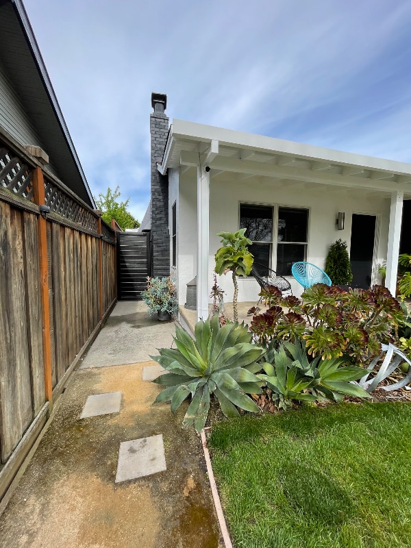 Photo - 463 Menker Ave