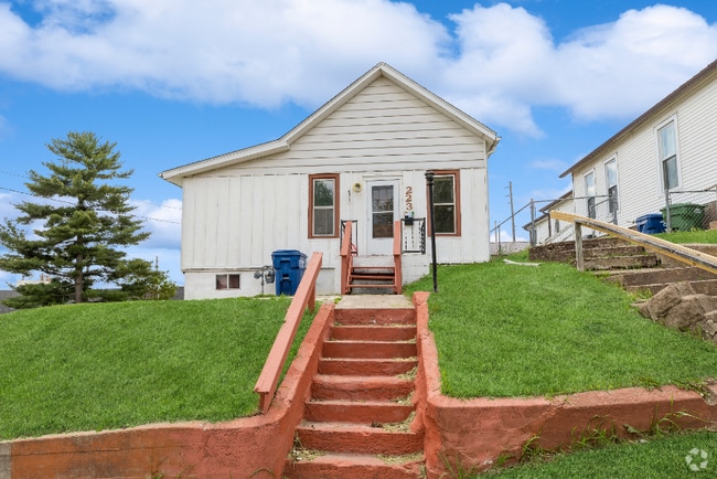 Building Photo - 223 16th Pl Rental