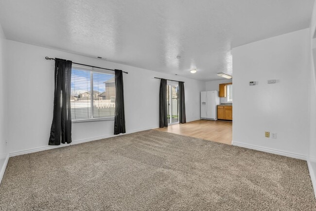 Photo - 3 Bedroom 2 Bathroom Home in Saratoga Springs!!