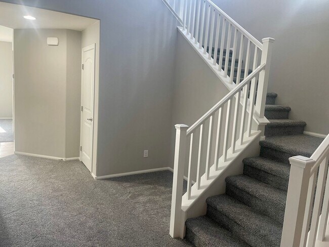 Photo - 3 bed 3 bath 2 car Garage in the Southwest, The Bend