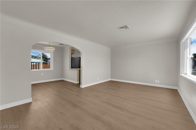 Photo - 433 N 10th St