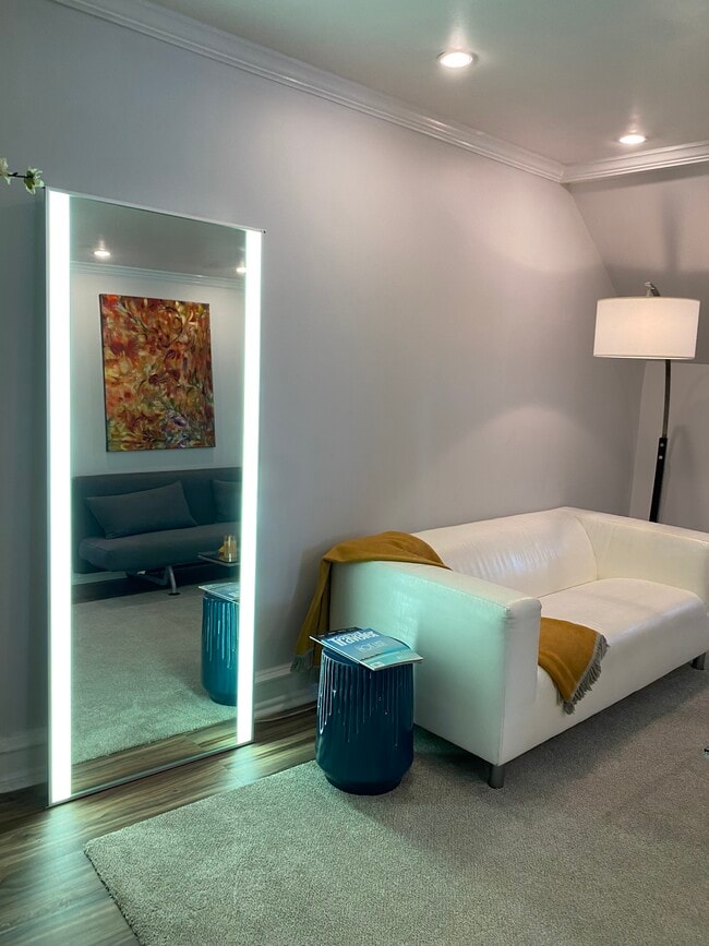 Living room - 1013 N 63rd St Unit 3