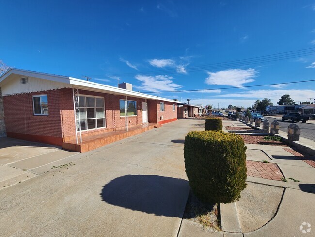Building Photo - 1058 Burgess Dr Rental