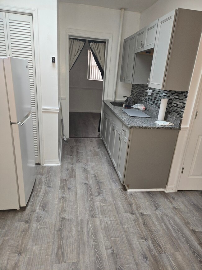 Photo - 19106 Sunlake Blvd