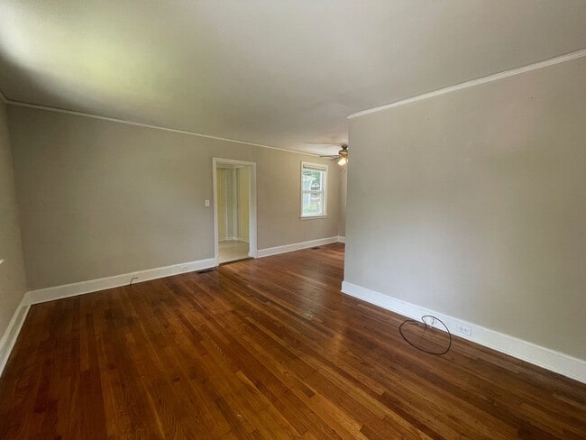Photo - 2 Bedroom 1 Bath Bungalow in Rosewood