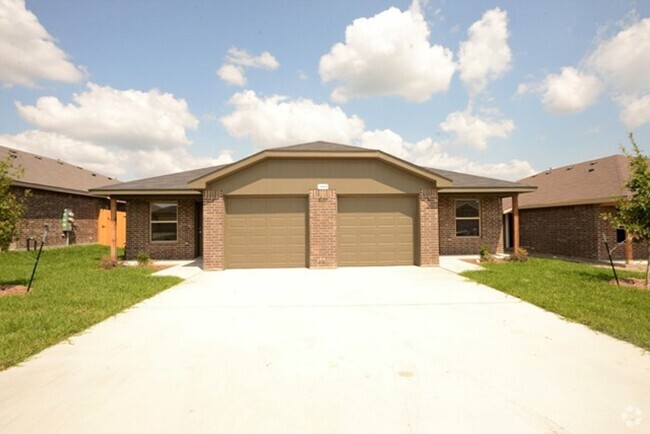 Building Photo - 6111 Amelia Earhart Blvd Rental