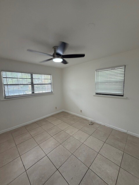 Photo - 490 W 37th St