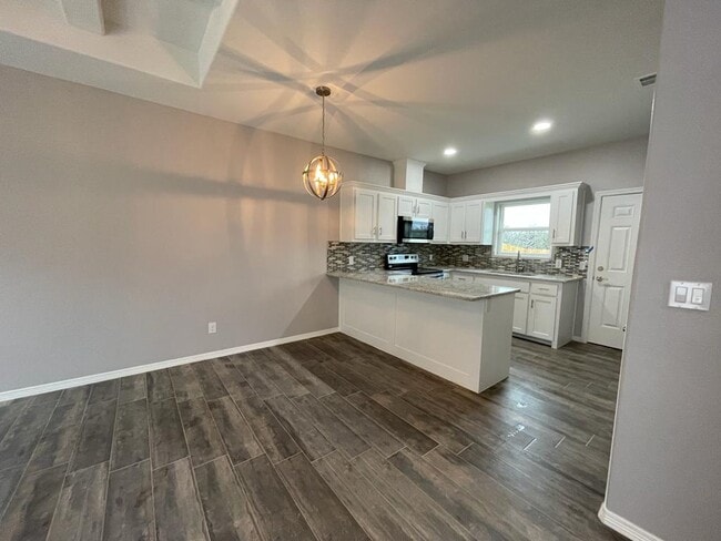 Building Photo - 4905 N Winona Dr Unit 3