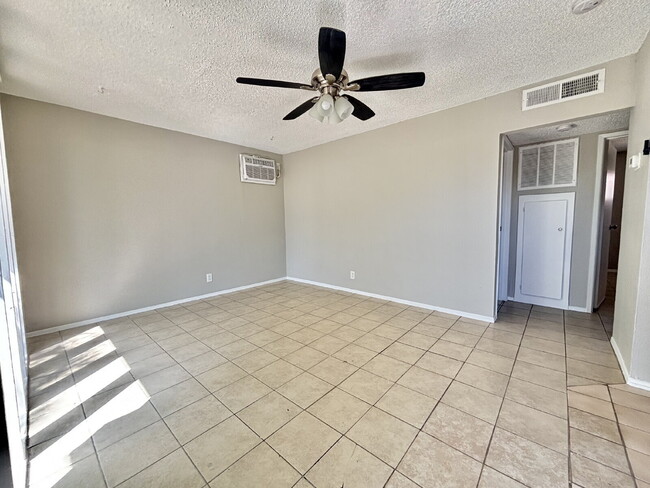 Updated Upstairs 2 Bed | 1 Bath Apartment Near the Las Vegas Strip