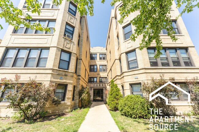 Photo - 2542 W Summerdale Ave Unit 3R