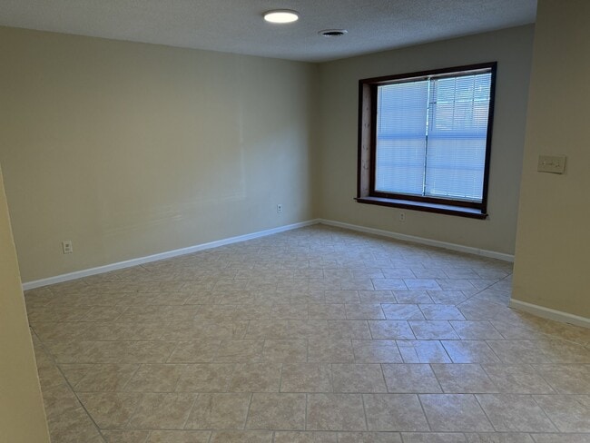 Building Photo - 103 Issac Dr