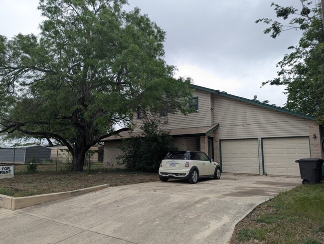 Photo - 2422 Ravina St