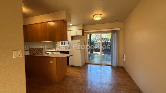 Photo - End-Unit 1 BD | 1.5 BA Townhome with Loft & Garage - Gresham Unidad 18757