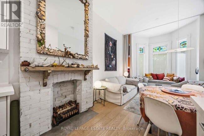 Photo - 100 Seaton St