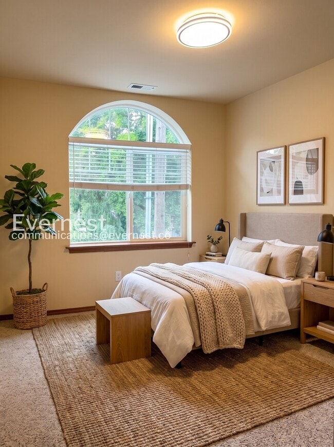 Photo - 101 W 6th St