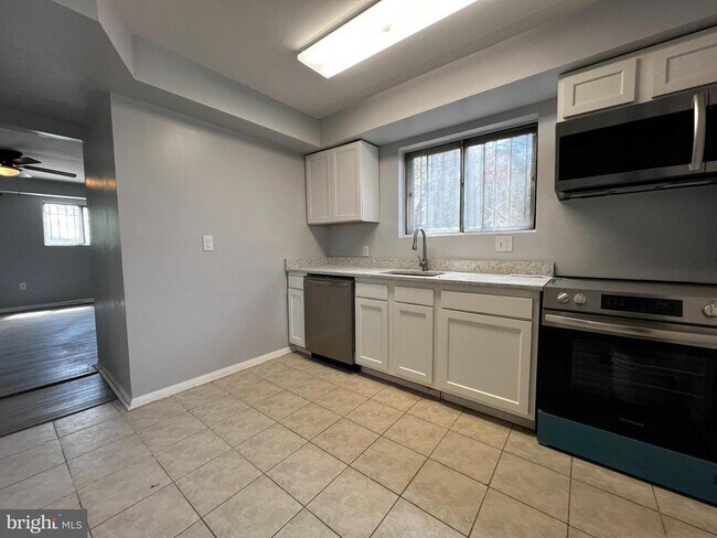 Photo - 4930 Eads Pl NE