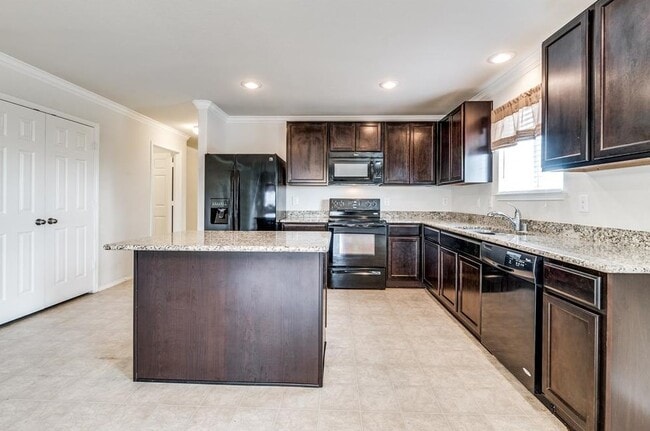 Photo - 369 Magma Dr