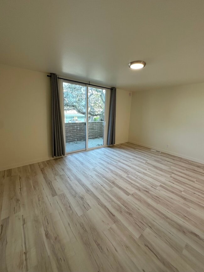 Photo - 1120 McClellan Ave Unit Apt 3