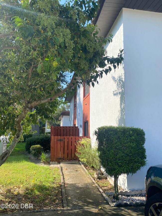 Photo - 910 Big Tree Rd Unidad 302