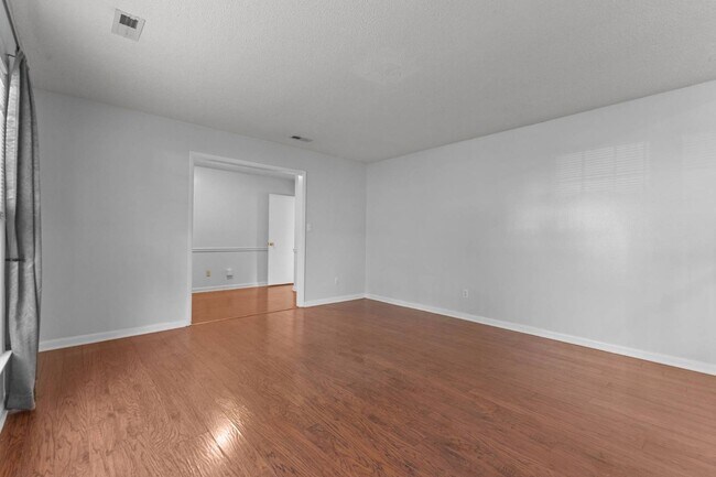 Photo - 6257 Lakehaven Dr