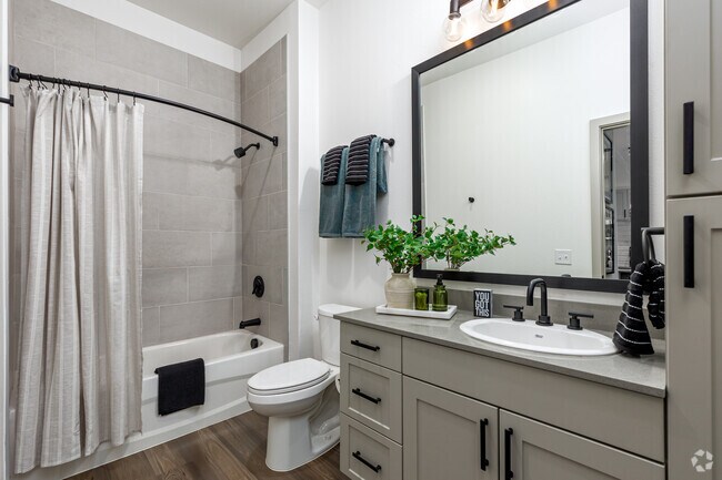 1BR, 1BA - 648SF | A1 - Bathroom