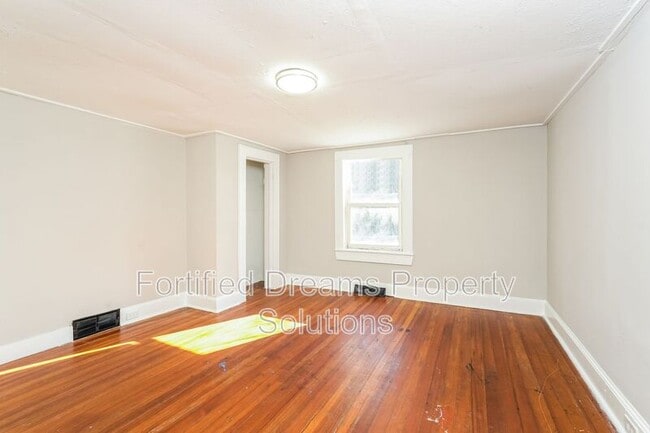 Photo - 3909 Burtis St