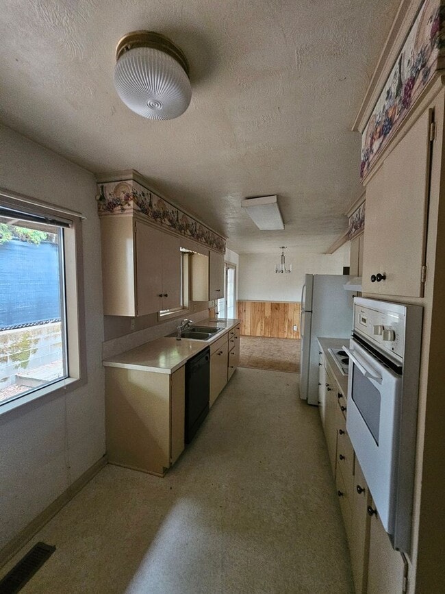 Building Photo - Single story