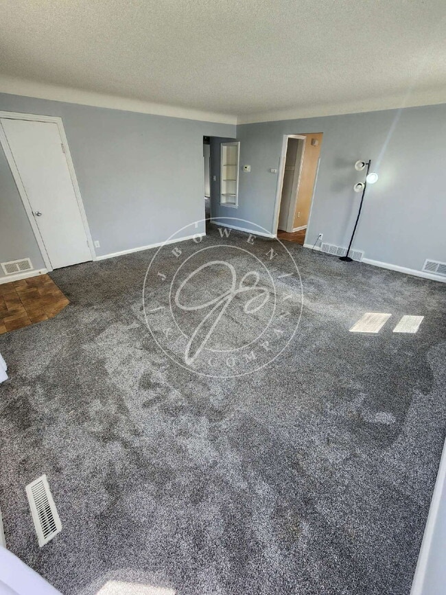 Photo - "Charming 2-Bedroom Haven on Luscombe Drive with Spacious 1105 sq ft Layout!"