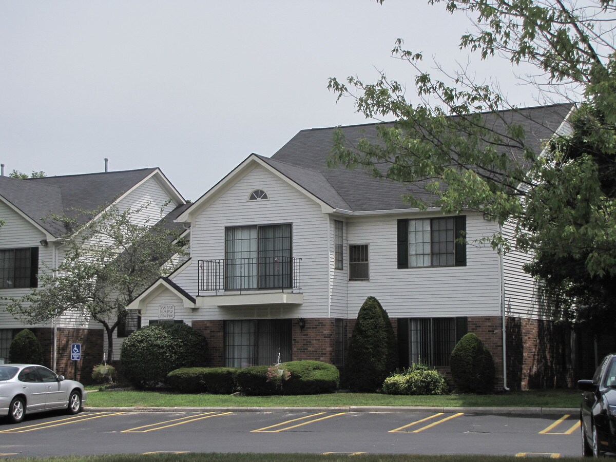 Arbor Woods Apartments For Rent In Livonia Mi Forrent Com