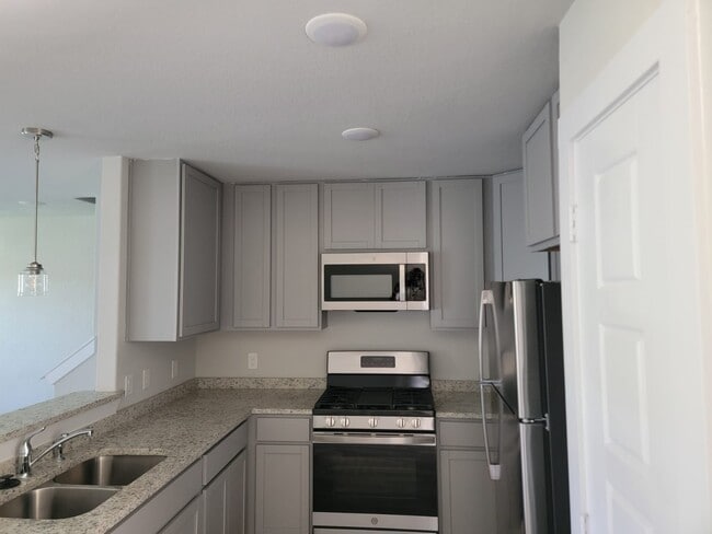 Photo - 412 Abigail Aly