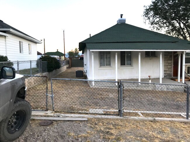 Photo - 3 Bedroom in McGill with basement  and Cov...