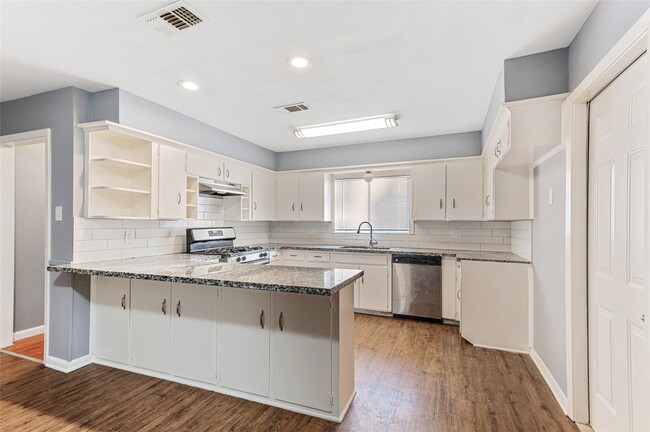 10502 Royal Oaks Dr