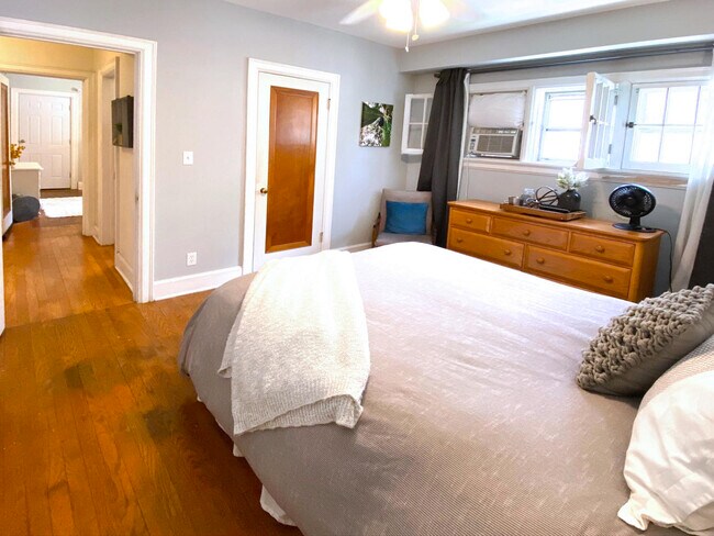 Master bedroom - 3811 N Morris Blvd Townhome