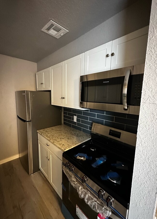Building Photo - Cedar Terrace Unit 424