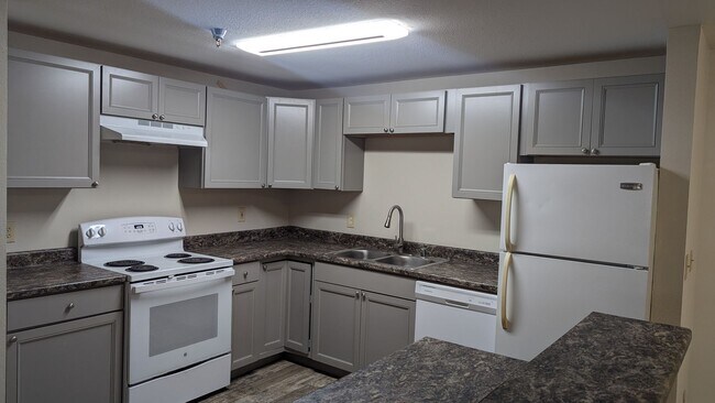 Photo - 975 Aberdeen Ave NE Unidad C103