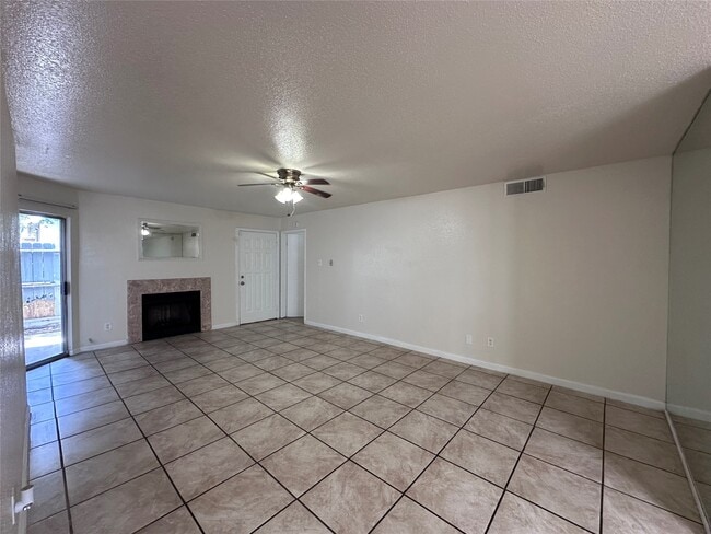Building Photo - 9700 Leawood Blvd Unit 1113 Rental