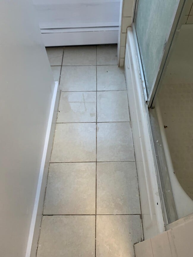 Building Photo - 70 Crescent St Unit 2nd floor