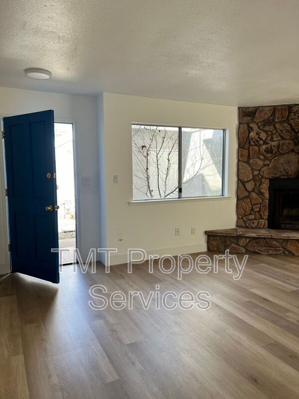 Photo - 610 E Newlove Dr
